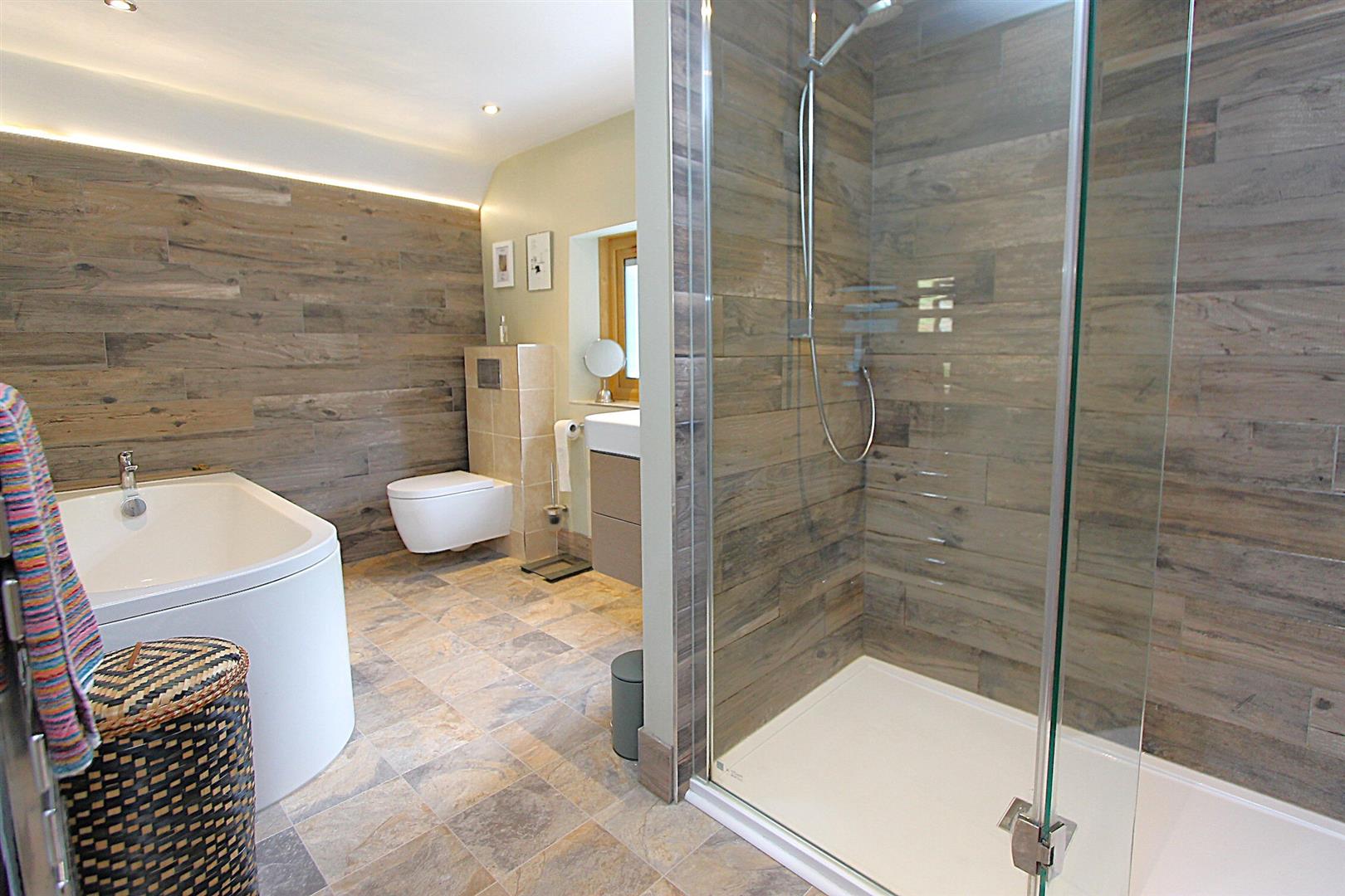 4 bed property in Queens Hill, Stourbridge